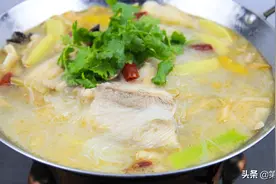 天冷来一锅白肉汤吧，厨师长手把手教你做，汤鲜味美，肥而不腻图片
