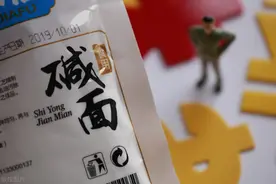 小苏打和食用碱有啥不一样？很多人不懂怎么用，看完后别再用错了图片