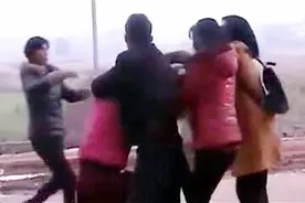 女子怀孕后男友不管，她与男友家人争执不断，还跟男友姐姐动了手视频封面