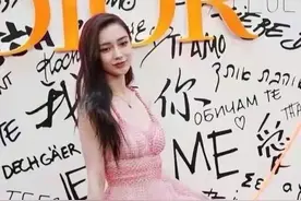 中韩两国顶级美女穿上粉色长裙之后图片