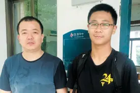 亲爸亲妈当班主任有多惨？过来人哭诉：分数还没公布，人就被揍了图片