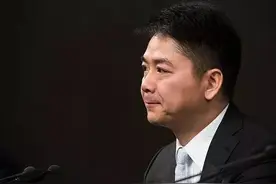 刘强东才是真正的高手，放账户200亿充门面，麻烦不会轻易找上门图片