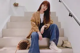 杨丞琳大地棕色搭牛仔蓝色，率性的日系复古风，姐姐依旧妙龄少女图片