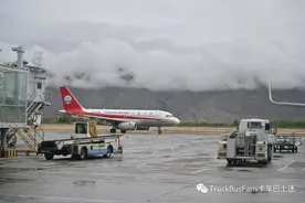 高高原魅影——拉萨贡嘎机场地勤车辆随拍图片
