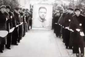 周总理执绋，彭老总扶灵，这位后勤人员的送葬仪式为何如此隆重图片