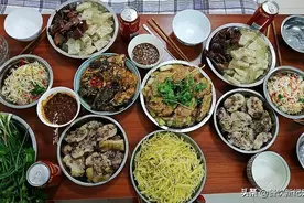 广西人爱用不锈钢盆装菜是因为穷？错，这3个原因才是重点图片