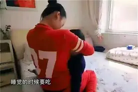 男孩12岁每天吃母乳，三次断奶失败宝妈送医，医生摇头：回去吧图片