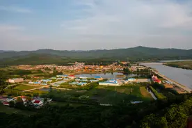 黑龙江畔网红打卡村，她的名字叫街津口，中国最美的赫哲族渔村图片
