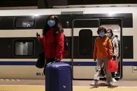 拥有独立观景窗的双层动卧，你坐过吗？图片