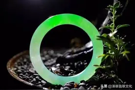 左手是玉、右手为金，金银玉翠你戴对了吗？图片