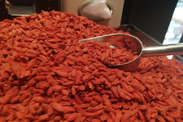 买枸杞，小心“掺假”，记3个妙招，轻松避开“问题”枸杞