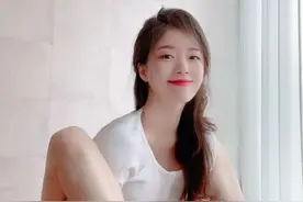 韩国瑜伽美女，360度展示柔韧性，每天练瑜伽你也可以图片