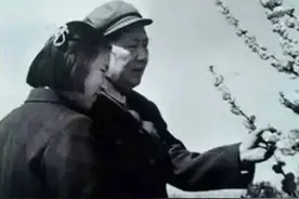 毛主席和子女们在一起乐享天伦。今天谁还会记得他图片