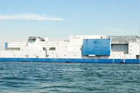 世界最大水上监狱，花1.6亿改造两栖舰，摄像头多到让囚徒绝望视频封面