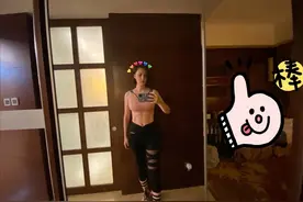 女演员太自律，张歆艺深夜请邓超鹿晗吃饭，看满桌好菜却只喝水图片