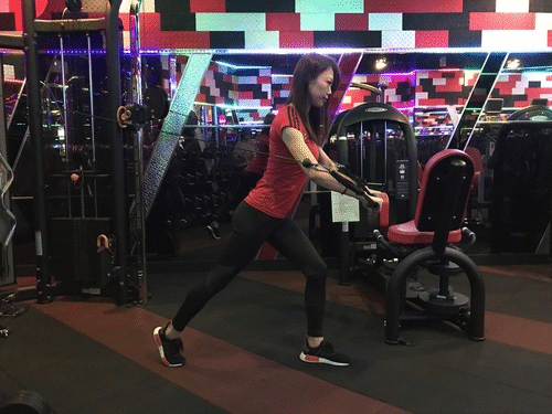 瘦身不瘦胸!快学这5招丰胸运动,打造完美胸型