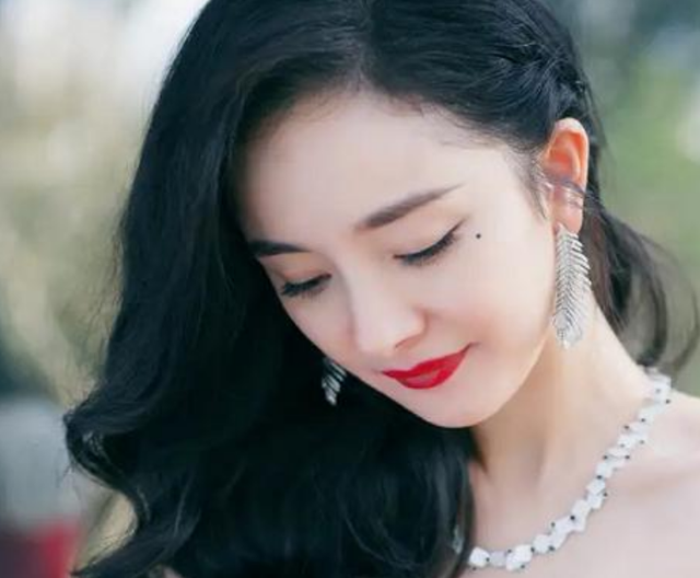宝宝脸上这几个部位有“痣”，父母先别着急点掉，越长大越美