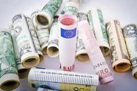 存万元每天只得4毛，余额宝带头冲进1时代，货币基金为啥不香了？图片