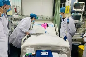 22岁美女老师每天一杯奶茶，午休时突然晕倒小便失禁，抽出来的血都是乳白色…图片
