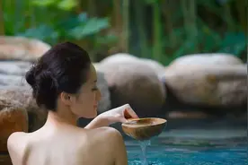 洗澡的时候，小孩子的要求也不能全答应的图片