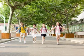 一直上私立学校，和一直上公立学校的孩子，长大之后有啥区别？图片