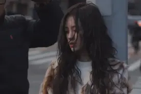 被吹散发型的鞠婧祎秒现原形，发缝开到后脑勺，发际线粉好明显图片
