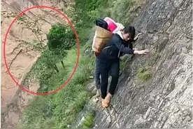 世界上最小的路，夫妻悬崖峭壁行走自如，网友：那棵树出卖了你们图片