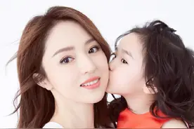 董璇绿洲分享亲子写真庆儿童节，与小酒窝穿母女装超养眼图片