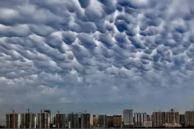 长春天空上演“冰与火之歌”！乳状云、火烧云年度大秀，哪个更震撼？图片