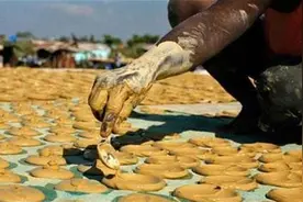 世界上最穷的国家海地，穷人吃土充饥，这些土究竟是什么东西？图片