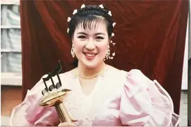 歌唱家万山红：离异后至今单身，与儿子是一个屋檐下的“租客”图片