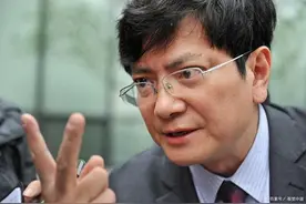 白岩松PK郑强教授：接留英小学生回国，真有道理吗？被骂冤不冤图片