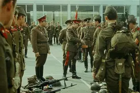 1994年54万苏军撤离德国，德国拿上百亿安抚苏军，为苏军买车买房图片