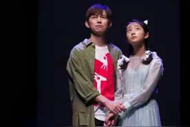 黄多多首部话剧电影首映，黄磊感慨女儿成长，多多近照已长成妈妈图片