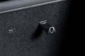 明目张胆割韭菜！特斯拉牌U盘开卖图片