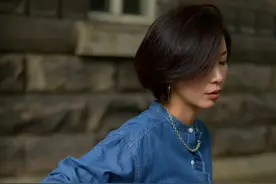 今年冬天流行“红蓝配”！看时尚博主的高级穿搭，照样学就对了图片