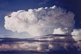 中国第一颗原子弹爆炸成功，为何第一个通知日本，世界有何反应？图片