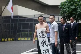 中国小伙一怒冲冠，火烧靖国神社，事后逃到韩国再度火烧大使馆？图片