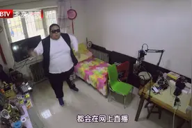 500多斤的胖子，靠跳舞成为网红主播，30㎡小屋里装有舞台图片