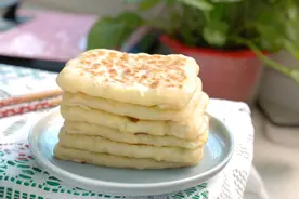 72岁老妈烙馅儿饼的独门秘籍，用油少，放到第二天都软乎图片