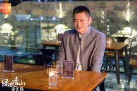 53岁景岗山怎么了？烟瘾酒瘾大喝得脸通红，满脸皱纹显沧桑图片