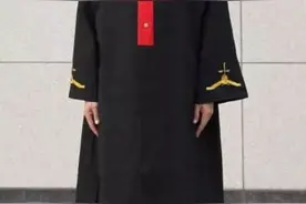 夏天这么热，法官为什么还要穿法官袍？图片