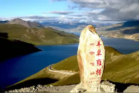 “西藏鱼库”鱼类泛滥成灾，徒手可捞一堆，为何却无人敢抓敢吃？图片