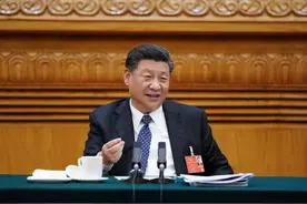 习近平：“我在电视上看到你了”图片