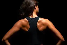 弹力带全套练背计划：2个热身+3个正式组+1个拉伸，帮你练天使背图片