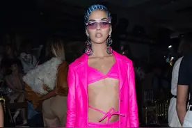 法国巴黎时装周--优美模特——时尚衣装图片