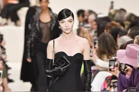 法国巴黎2020 / 2021秋冬时装周美女模特云集图片