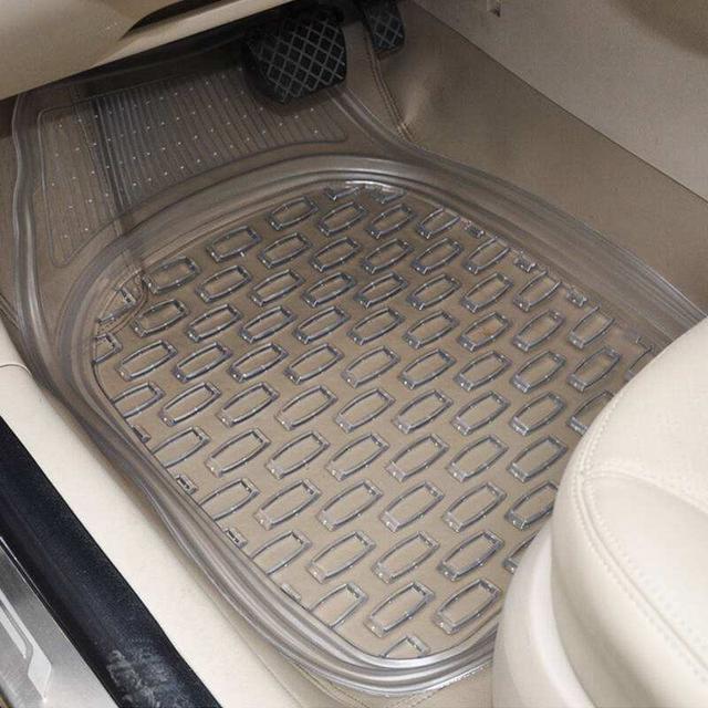 买了新车怎么选择脚垫？教你4个挑选技巧，安全实用又舒适