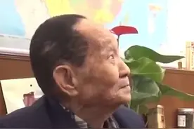 袁隆平院士的身份证损坏，无法正常使用，他在办理新身份证的过程中，高兴地告诉民警手上有十个螺（斗）。