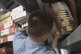 三个行李箱都是烟！男子带29200支烟乘车，被乘警当场查获！视频封面